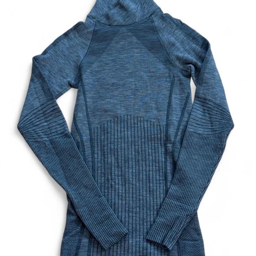 Athleta Women's Blue and Grey Jumper